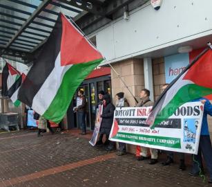 "اوقفوا بيع المنتجات الإسرائيلية"  احتجاج داخل "بارغينز" في أسكتلندا