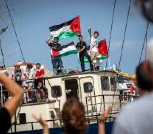 دعوات لإطلاق سراح نشطاء أسطول الصمود بعد اعتقالهم في تونس