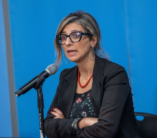 150 سياسيًا يدعمون “ألبانيز” أمام التحريض الفرنسي بعد تنديدها بالاحتلال