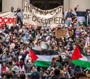 "هارفارد" تُعاقب طلابًا احتجوا على استضافة مدير شركة متواطئة