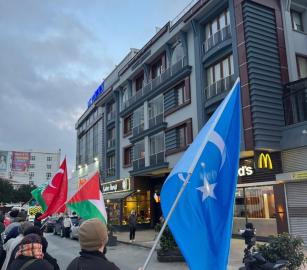 دعوات المقاطعة مستمرة احتجاج أمام "برغر كينغ" و"ماكدونالدز " بإسطنبول