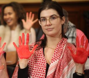 بتحريض إسرائيلي.. فصل الأخصائية جينيفر كونينغز من عملها في نيويورك