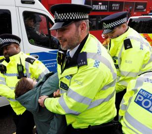 الكشف عن تعطيل الشرطة البريطانية لمسيرة في ذكرى النكبة