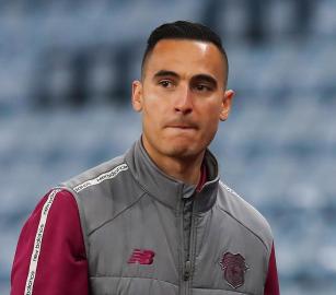 انتصار لأنور الغازي بعد فسخ عقده بسبب دعمها لفلسطين