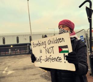 في بريطانيا..  نشطاء يحاصرون مصنعًا إسرائيليًا للسلاح