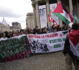 دعوات فرنسية للاحتجاج دعمًا لناشط معتقل بسبب دعمه لفلسطين