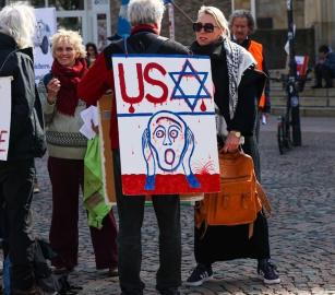 رفضًا لشراكتها بالاحتلال.. احتجاجات أمام مصنع فولكس فاجن في أوسنابروك الألمانية