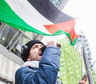 تنديدًا بالإبادة..  ناشطون يحاصرون مؤتمرًا في مونتريال