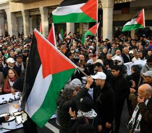 ضد الاحتلال والتطبيع مئات المغاربة يحتجون إحياءً ليوم الأرض