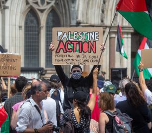 بسبب سوء المعاملة.. نشطاء حركة فلسطين يقاضون إدارة السجون البريطانية