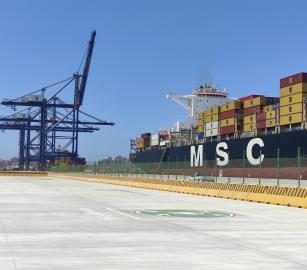 متجهة للاحتلال..  مطالبات بتفتيش حاويات فولاذ عسكري بميناء أبو قير المصري