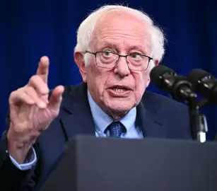 بقيمة 658 مليون دولار  سيناتور أمريكي يتحرك لعرقلة صفقة أسلحة أمريكية للاحتلال