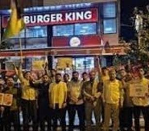 "أغلقوا فروعكم"  احتجاجات مستمرة في تركيا ضد "ماكدونالدز " و"برغر كينغ"