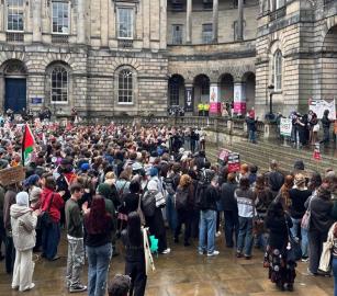 “إدنبرة” تهدد بمعاقبة الطلاب لاحتجاجهم على دعم الجامعة للاحتلال