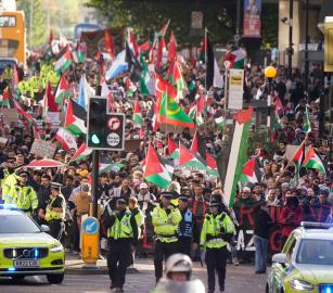 لمساهمتها في التهجير.. وقفة احتاجاجية ضدّ شركة سيمنز في مانشستر