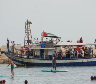 تمهيدًا للانطلاق.. بدء تجميع سفن “أسطول الصمود” بميناء أوغوستا