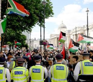 تضامنت مع "حركة فلسطين" الشرطة الأيرلندية تستعدي ناشطة للتحقيق