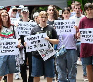 قانون يجرم التضامن!  أستراليا تعتقل متظاهرين بسبب شعار “من النهر إلى البحر”