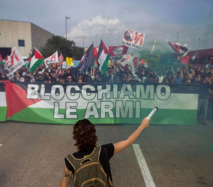 الضغط القانوني يجبر إيطاليا على تفتيش شحنة تحمل فولاذًا للاحتلال