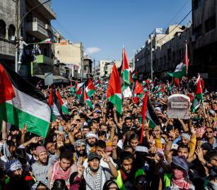 "اوقفوا تمويل السندات الإسرائيلية" احتجاج في دبلن أمام البنك المركزي الأيرلندي