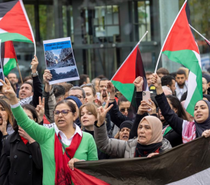 مظاهرة داعمة لإيران وفلسطين في برلين