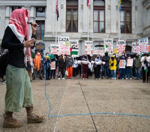 وقفة لطلاب جامعة “تمبل” تنديدًا بتورطها مع الاحتلال