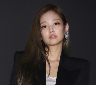 جمهور “جيني” يطالبها بسحب ترويجها لـ “أديداس إسرائيل”