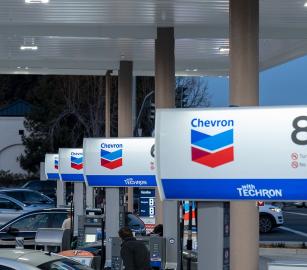 لضمان المقاطعة.. مجلس مدينة أبيريستويث يُراجع عقود شركة شيفرون