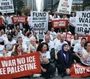 اقتحام مكاتب شومر وغيليبراند في نيويورك واعتقال 100 متظاهر... دعوى جماعية في إلينوي ضد حملات التشهير بمؤيدي فلسطين