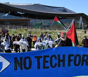 احتجاج مرتب لدعم ناشط قاطع مؤتمر “غوغل” دعمًا لفلسطين