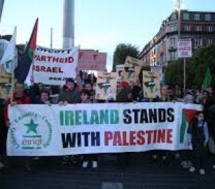 احتجاج في أيرلندا رفضًا لزيارة رئيس الوزراء لترامب