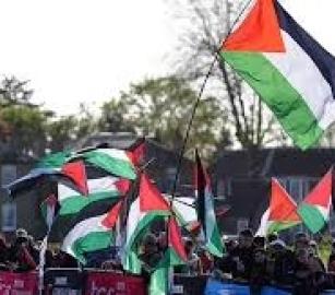 "أوقفوا الإبادة"  فعالية رياضية في أيرلندا دعمًا لغزة