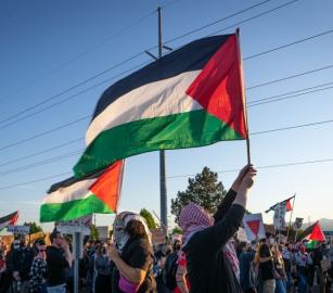 ازالوا ملصقات داعمة لفلسطين  بلدية مونتريال تتوصل إلى اتفاق مع مجموعة تضامنية