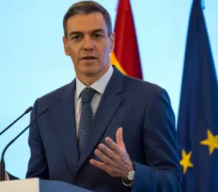 على خلفية مواقفها.. منظمة إسرائيلية تُقاضي رئيس وزراء إسبانيا