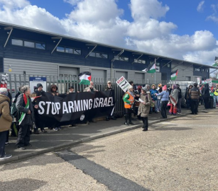 بريطانيون ينظمون مظاهرات أمام مصانع أسلحة متعددة