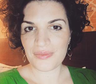 نددت بالاحتلال جامعة أمريكية تفصل الأكاديمية شرين سعيدي