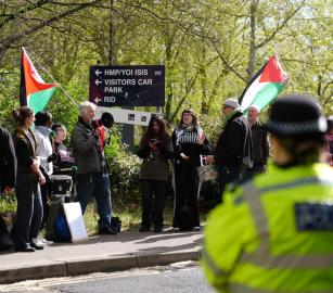 عطّلوا مصنع أسلحة.. السجن 20 شهرًا لثلاثة ناشطين في بريطانيا