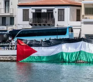 نقابات ميناء يوناني تعرقل شحنة عسكرية للاحتلال