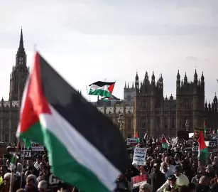 اتهمت الشرطة بالعرقلة..منظمات حقوقية تُطالب قائد شرطة لندن بسحب تصريحاته ضد مسيرات فلسطين