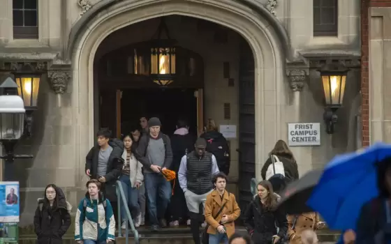 تحريض إسرائيلي ضد البروفيسور "ساتيا لارسون" 😤