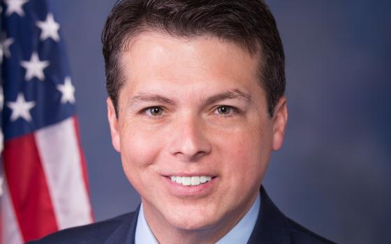 مطالبات بمنع مشاركة نائب أيرلندي في محاضرة السلام المرتقبة 🤚