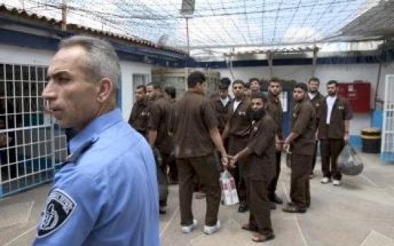 تغريدة حركة المقاطعة حول دعمها الثابت لجميع السجناء السياسيين الفلسطينيين