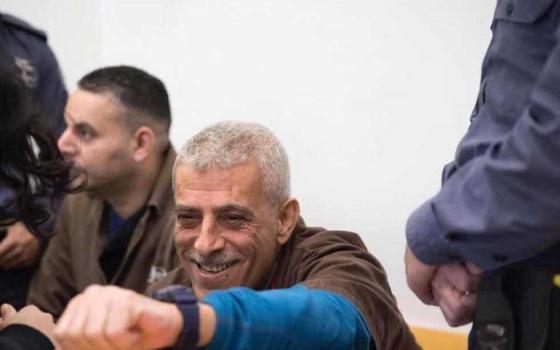 موجهة للحكومة البريطانية.. عريضة تضامنية تطالب بالإفراج عن الأسير دقة✌️