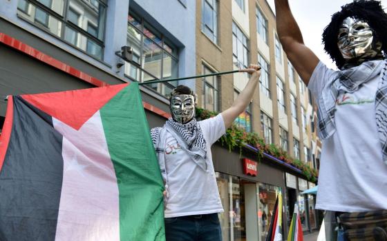 تغريدة سونيا نوكس حول محاكمة نشطاء داعمين للقضية الفلسطينية