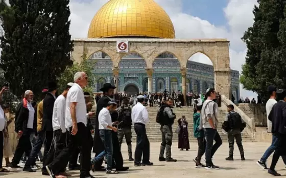 تزامنًا مع اقتحام الأقصى.. الرابطة الإماراتية تستنكر استمرار التطبيع الإماراتي😡