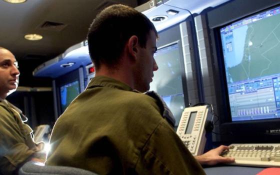 تغريدة حركة المقاطعة حول سيطرة الاحتلال على أسلحة المراقبة الإلكترونية