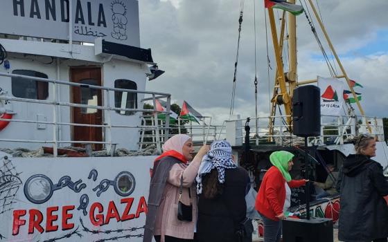 استقبال حاشد.. سفينة حنظلة التضامنية تصل هالمستاد السويدية👍🏼