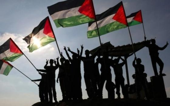 بمهرجان الطعام الحلال.. كشك لدعم المنتجات الفلسطينية في مانشستر 👍  