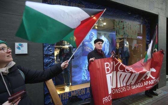 تغريدة الحملة الفلسطينية حول اتخاذ إجراءات ضدّ الاتحاد الدولي لكرة القدم الفيفا وشركة بوما