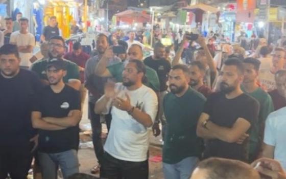 الجماهير تحتج أمام مقر النادي في مخيم الوحدات والمغرب يتسلّم نظام دفاعي من الاحتلال